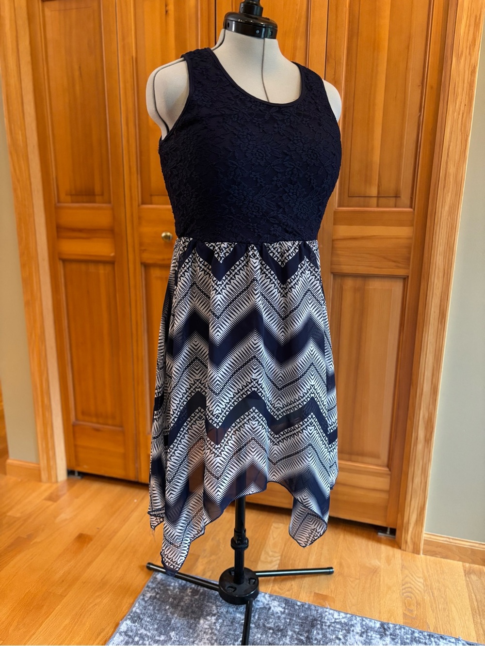 Andrea Missy Navy Lace Chevron High-Low Dress Size Medium